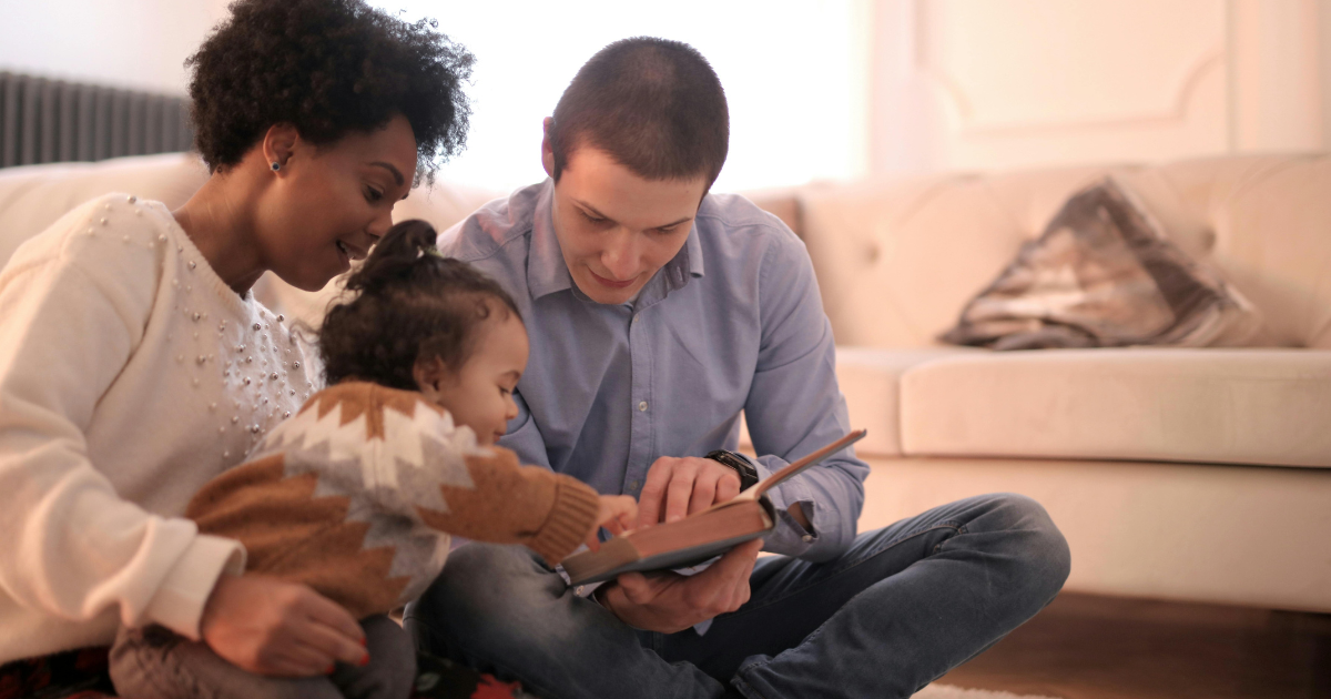 Como ensinar a bíblia as crianças em casa