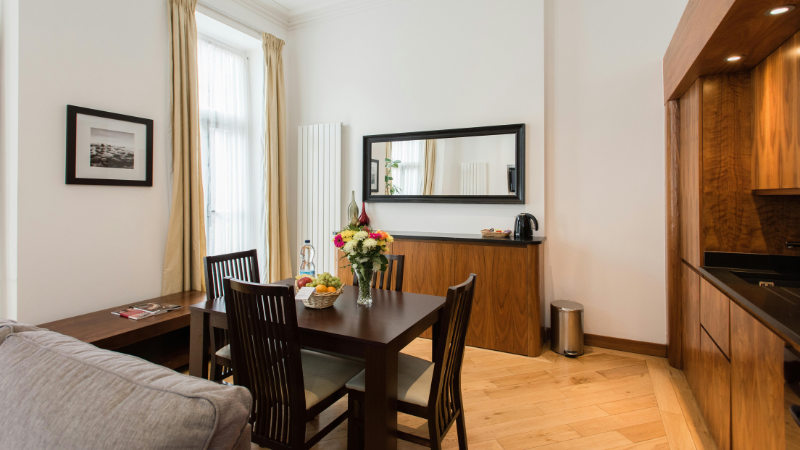 espelho no ambiente pequeno para ampliar